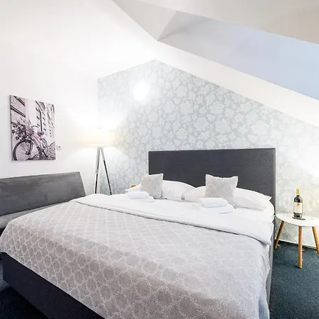 Nove Adalbertinum Hotell Hradec Králové