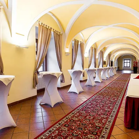 Nove Adalbertinum Hotell 3*
